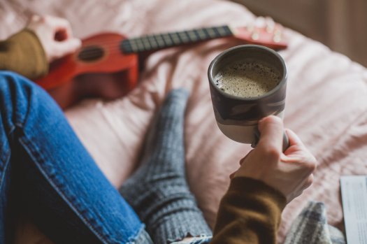 holding-coffee-in-bed
